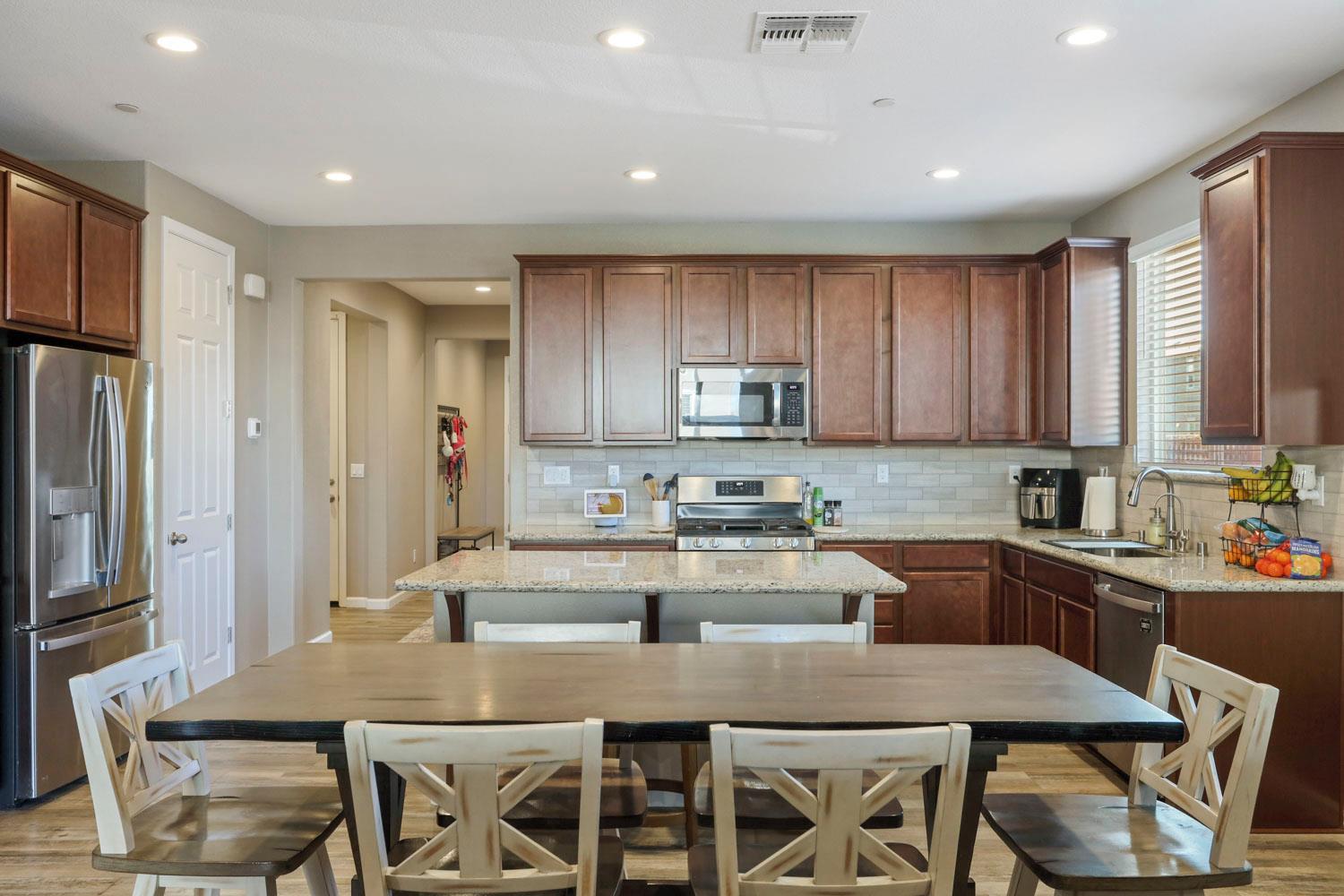 Detail Gallery Image 17 of 37 For 2195 Marina Dr, Lathrop,  CA 95330 - 4 Beds | 2 Baths