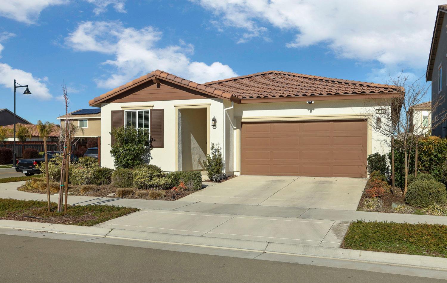Detail Gallery Image 2 of 37 For 2195 Marina Dr, Lathrop,  CA 95330 - 4 Beds | 2 Baths