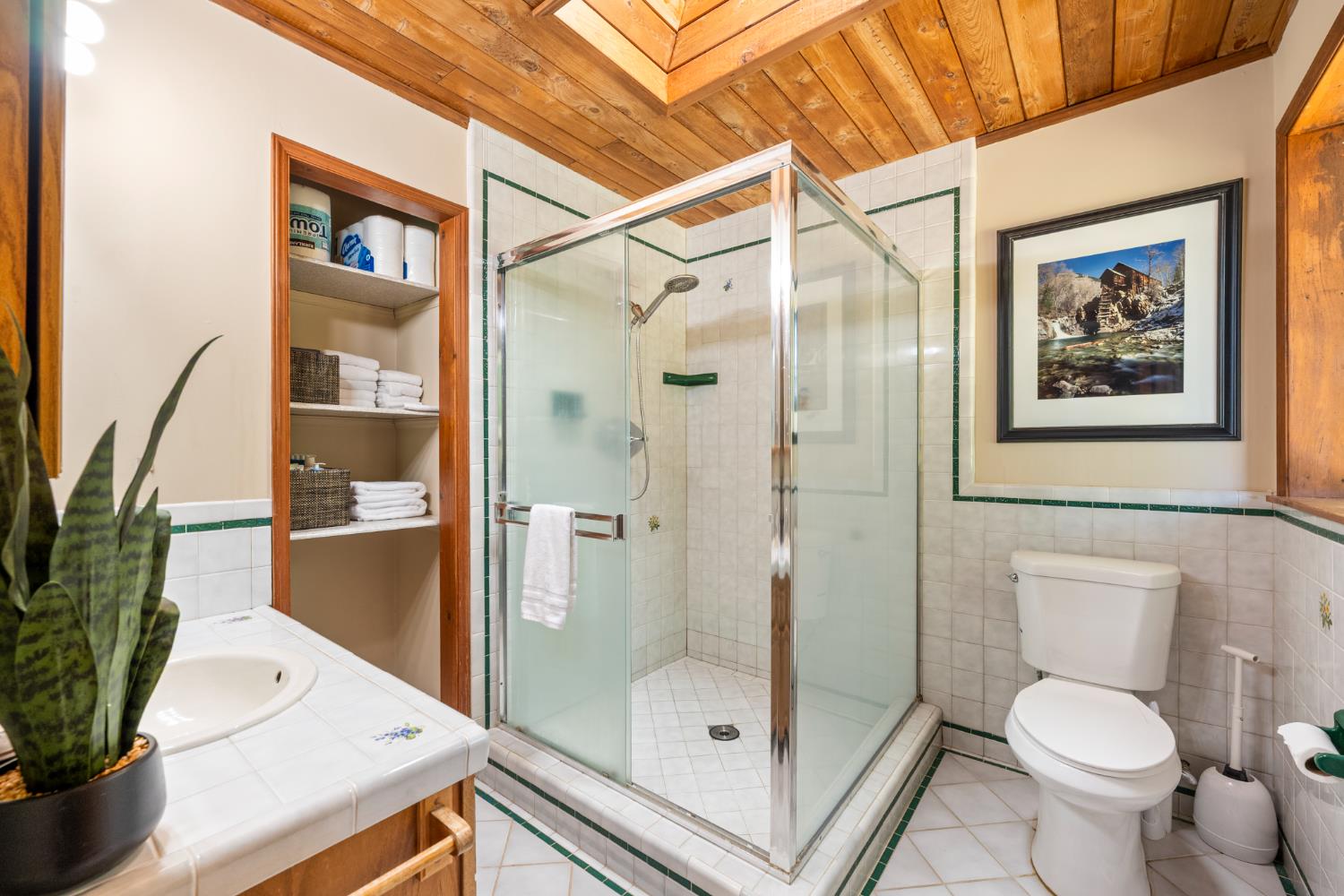 Detail Gallery Image 31 of 87 For 2162 Painted Pony Rd, Somerset,  CA 95684 - 5 Beds | 3 Baths