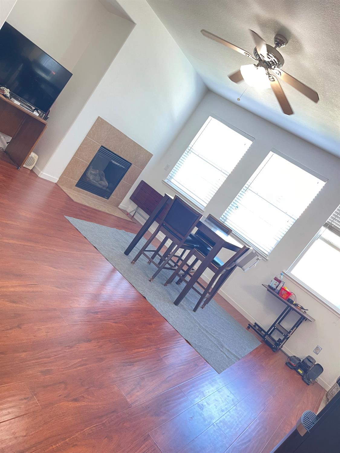 Detail Gallery Image 9 of 29 For 7743 Addison Way, Sacramento,  CA 95822 - 4 Beds | 3 Baths