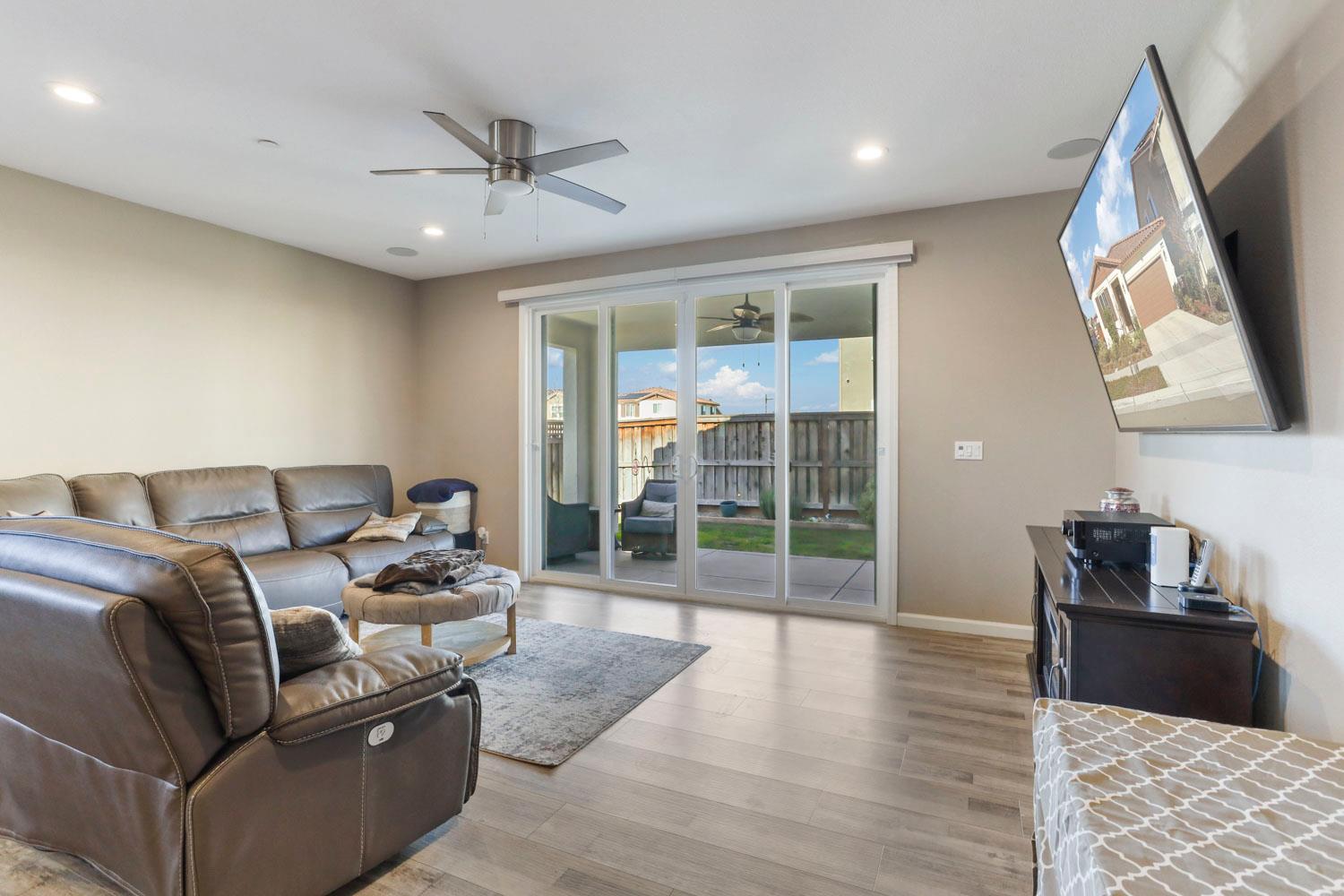 Detail Gallery Image 11 of 37 For 2195 Marina Dr, Lathrop,  CA 95330 - 4 Beds | 2 Baths