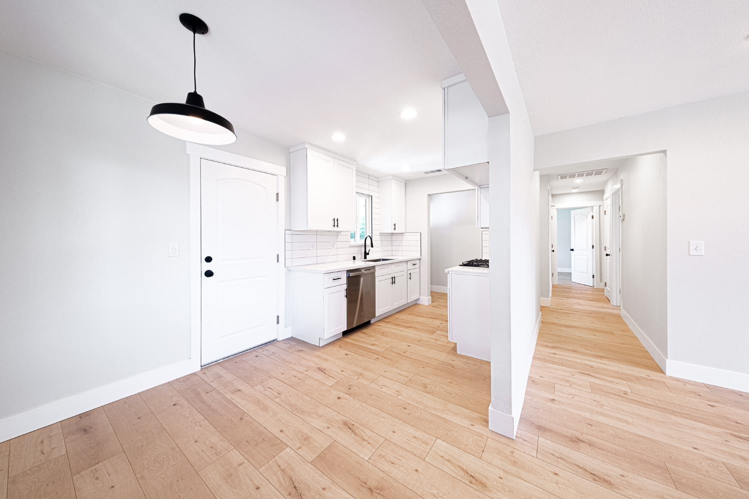 Detail Gallery Image 10 of 23 For 8931 Alderson Ave, Sacramento,  CA 95826 - 3 Beds | 1/1 Baths