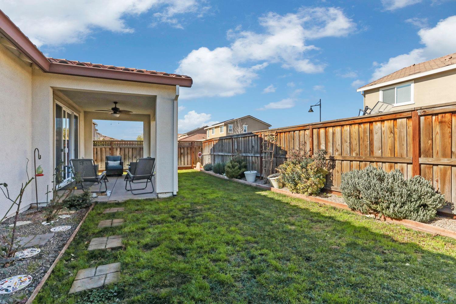 Detail Gallery Image 7 of 37 For 2195 Marina Dr, Lathrop,  CA 95330 - 4 Beds | 2 Baths