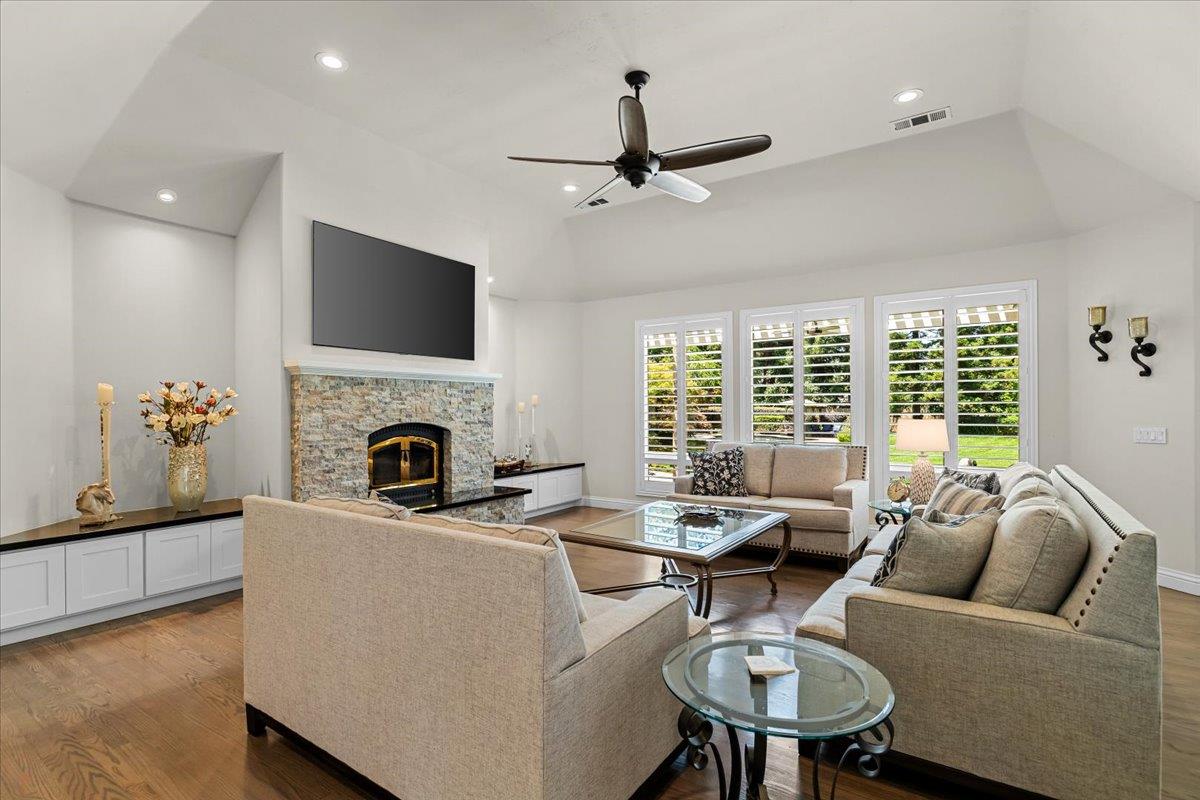 Detail Gallery Image 13 of 92 For 1545 Thunderbird Dr, Modesto,  CA 95356 - 5 Beds | 4 Baths