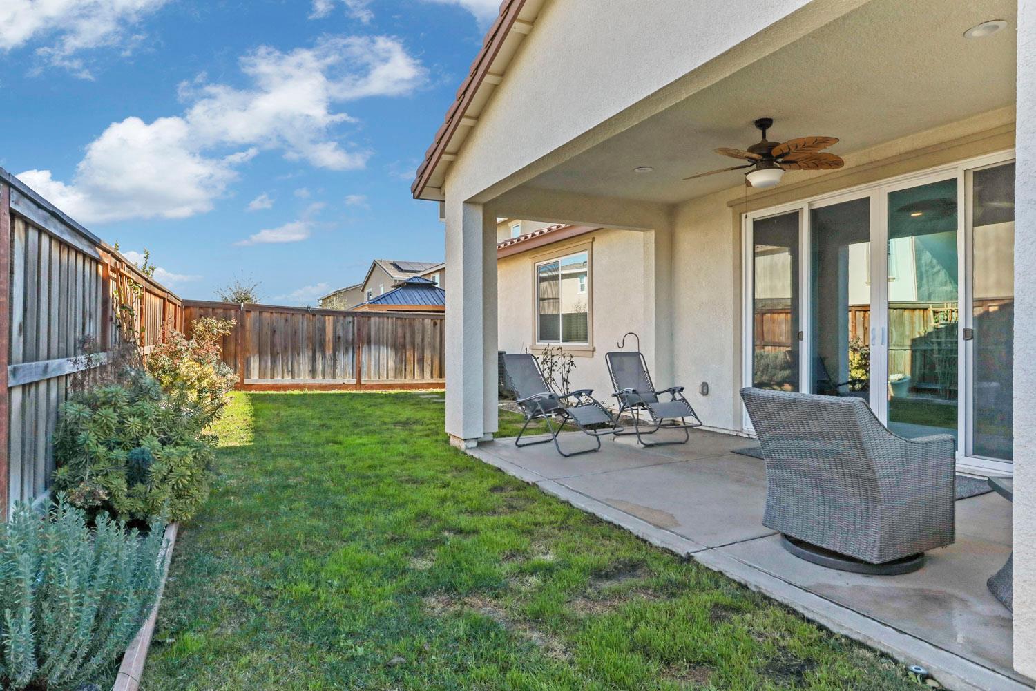 Detail Gallery Image 8 of 37 For 2195 Marina Dr, Lathrop,  CA 95330 - 4 Beds | 2 Baths