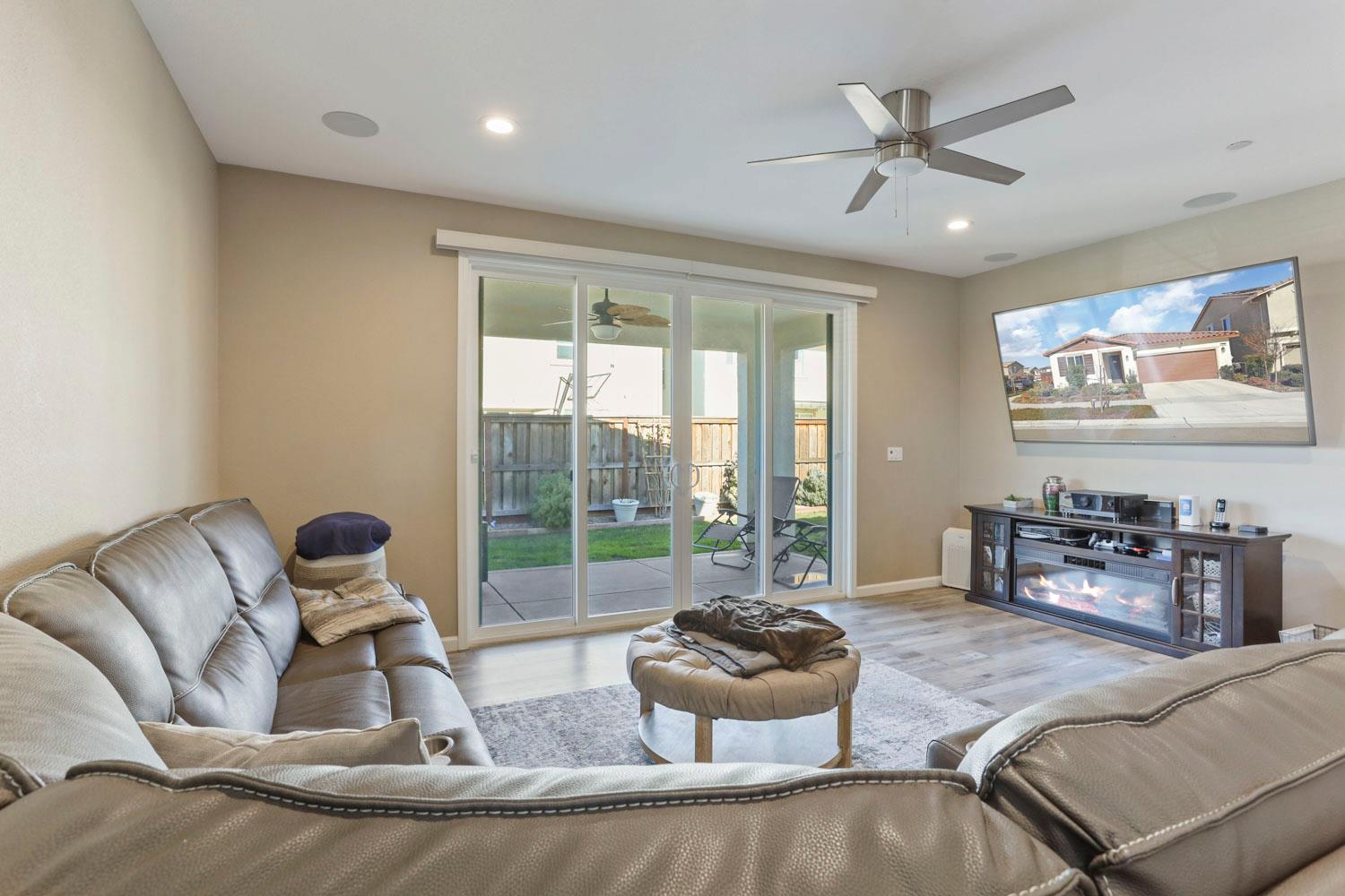 Detail Gallery Image 13 of 37 For 2195 Marina Dr, Lathrop,  CA 95330 - 4 Beds | 2 Baths
