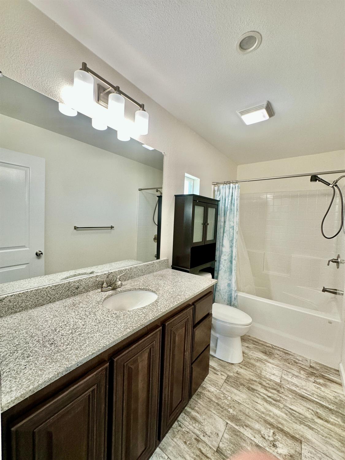 Detail Gallery Image 27 of 30 For 4399 Aplicella Ct #49, Manteca,  CA 95337 - 3 Beds | 2 Baths