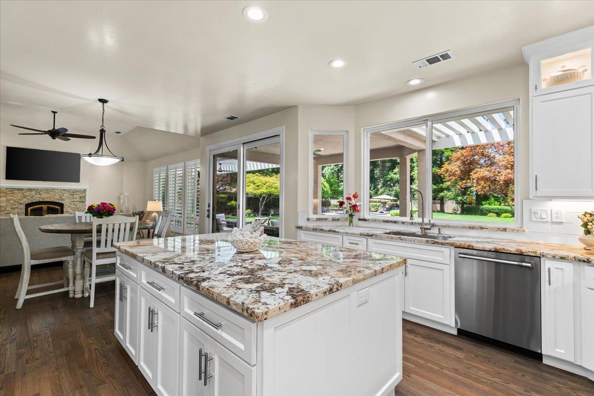 Detail Gallery Image 24 of 92 For 1545 Thunderbird Dr, Modesto,  CA 95356 - 5 Beds | 4 Baths