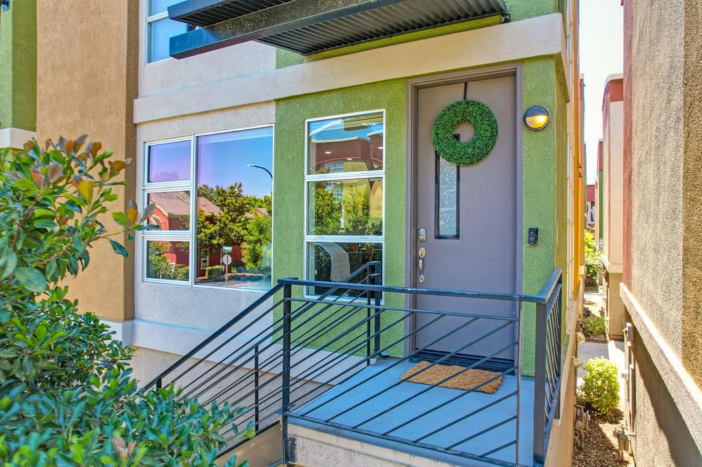 Krypton Court, West Sacramento, California image 3