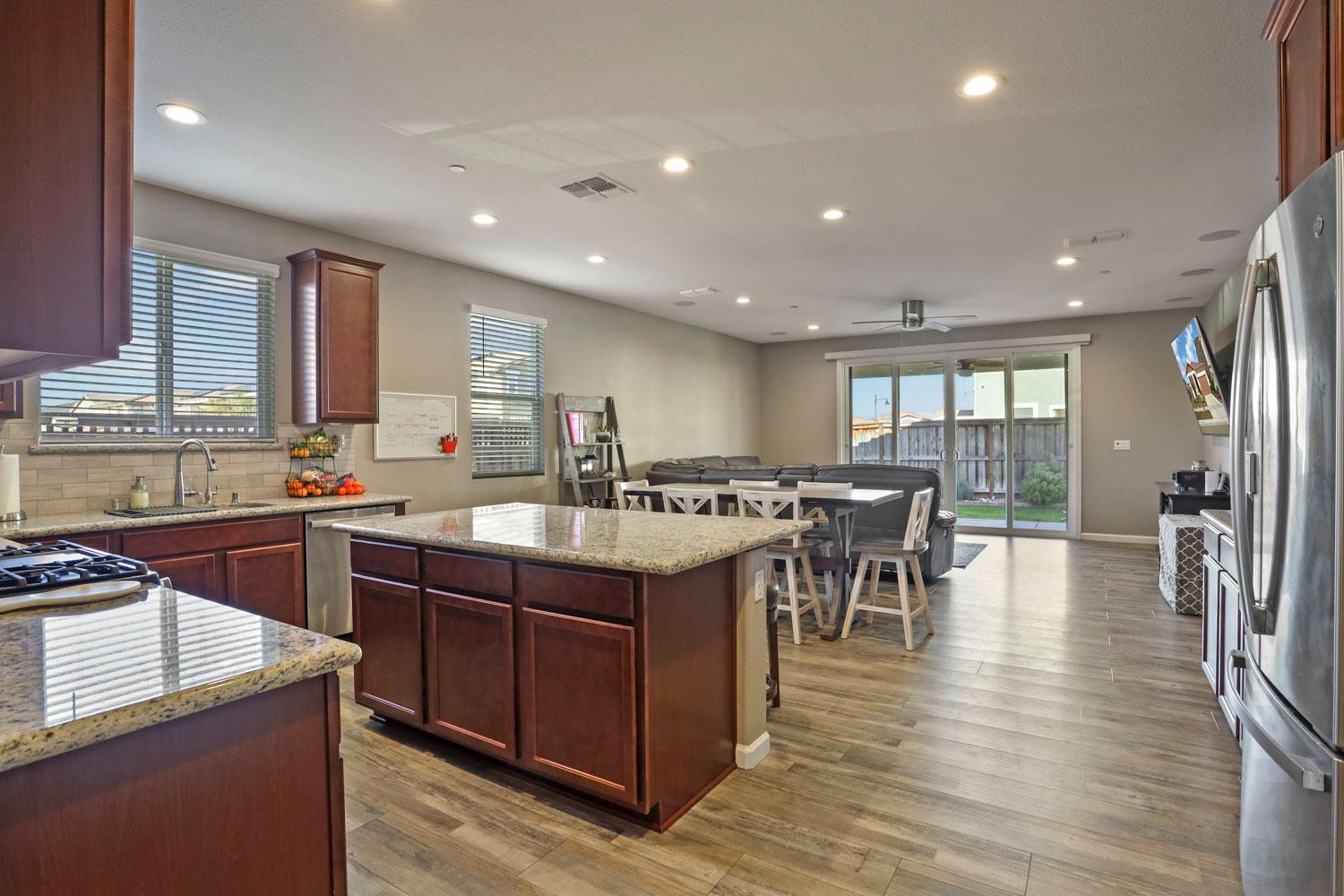 Detail Gallery Image 16 of 37 For 2195 Marina Dr, Lathrop,  CA 95330 - 4 Beds | 2 Baths