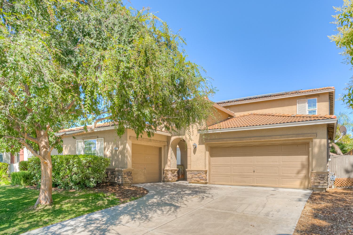 Detail Gallery Image 1 of 71 For 1032 William St, Arbuckle,  CA 95912 - 4 Beds | 3 Baths