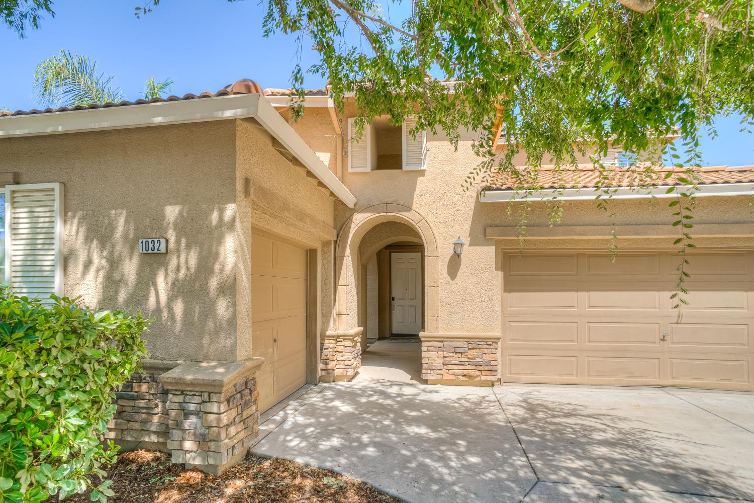 Detail Gallery Image 3 of 71 For 1032 William St, Arbuckle,  CA 95912 - 4 Beds | 3 Baths