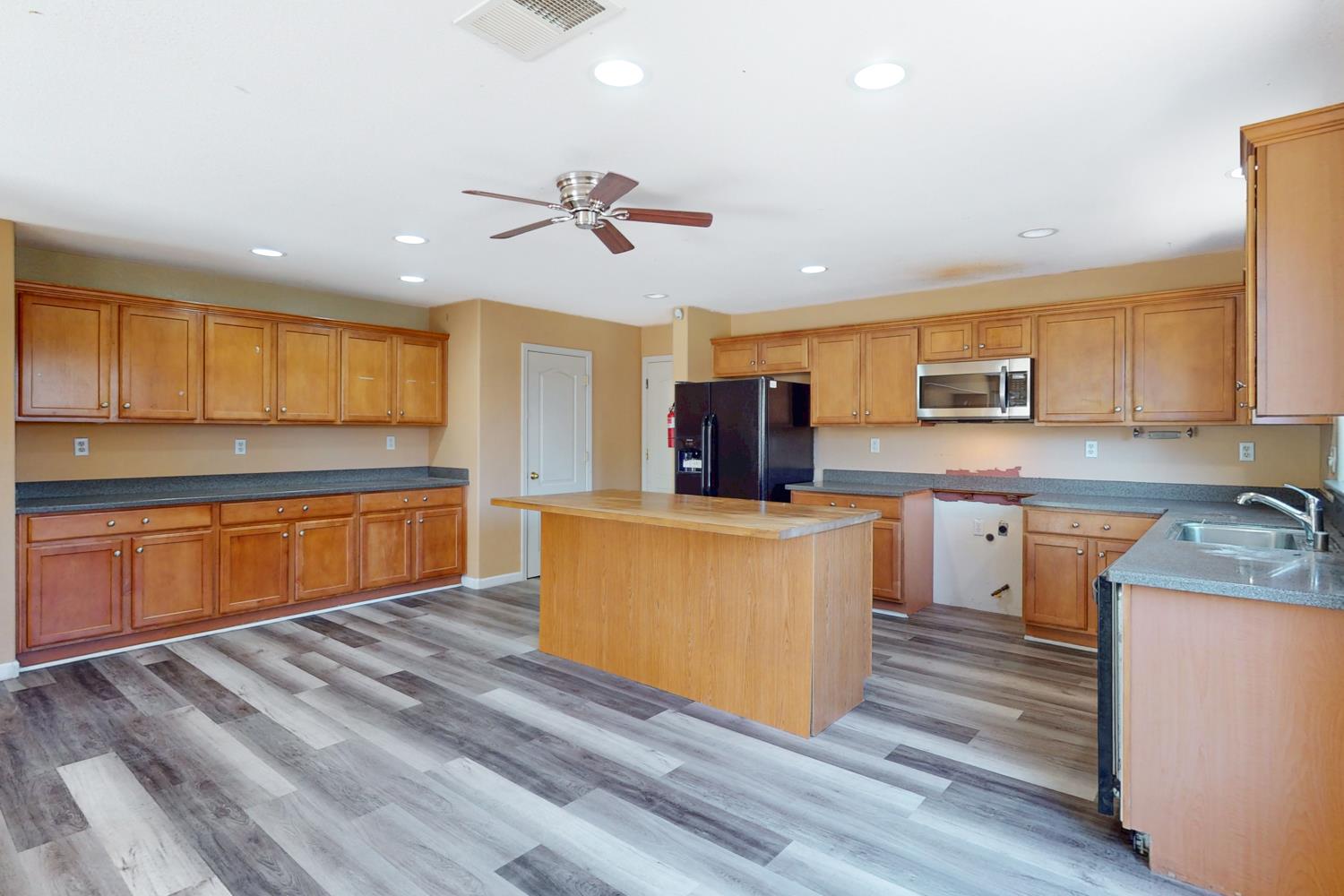 Detail Gallery Image 12 of 52 For 3266 Baker Way, Live Oak,  CA 95953 - 6 Beds | 3 Baths