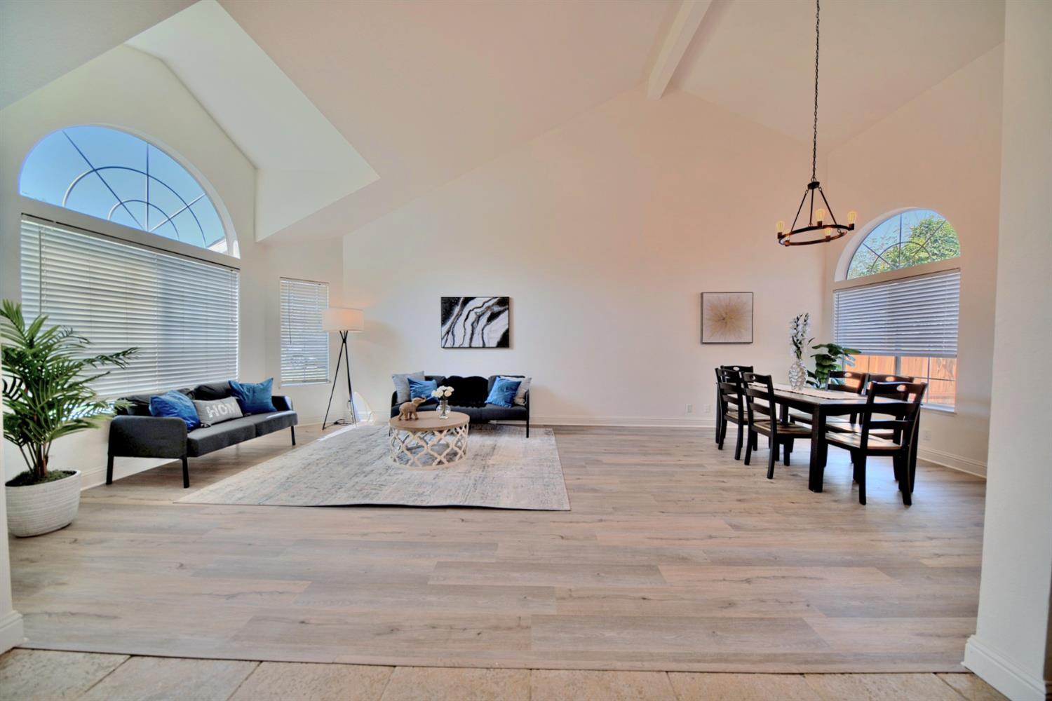 Detail Gallery Image 7 of 79 For 1841 Summertime Dr, Tracy,  CA 95376 - 5 Beds | 3 Baths