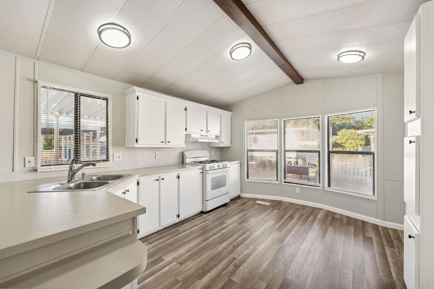 Detail Gallery Image 6 of 16 For 3557 Mobile Way, Sacramento,  CA 95834 - 2 Beds | 1 Baths