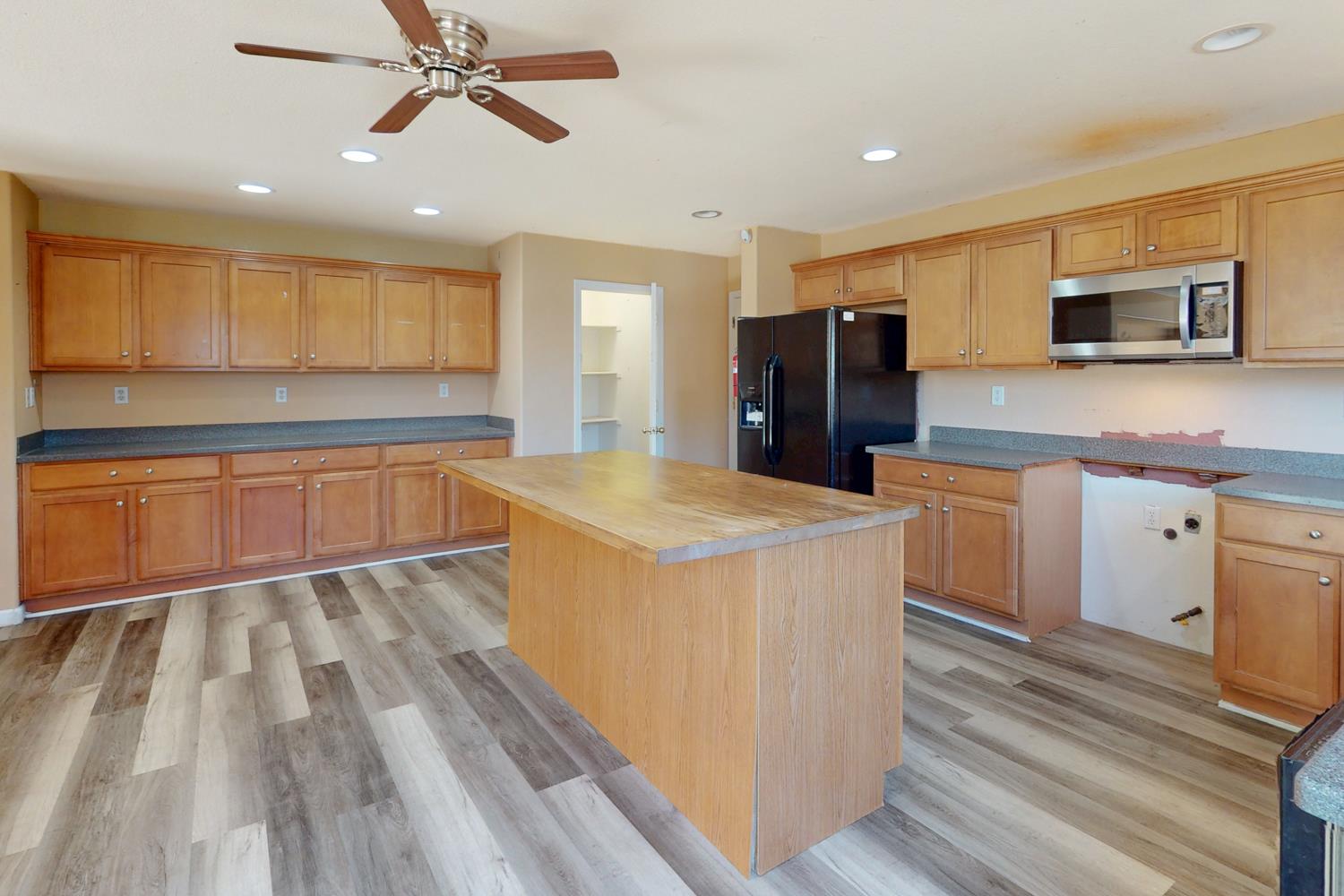 Detail Gallery Image 8 of 52 For 3266 Baker Way, Live Oak,  CA 95953 - 6 Beds | 3 Baths