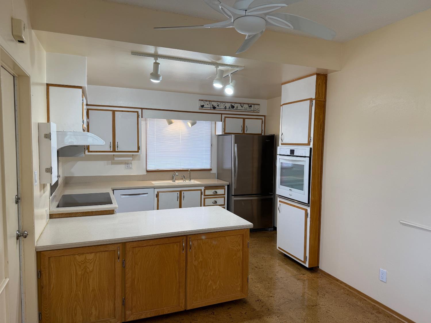 Detail Gallery Image 6 of 52 For 8216 Rensselaer Way, Sacramento,  CA 95826 - 3 Beds | 2 Baths