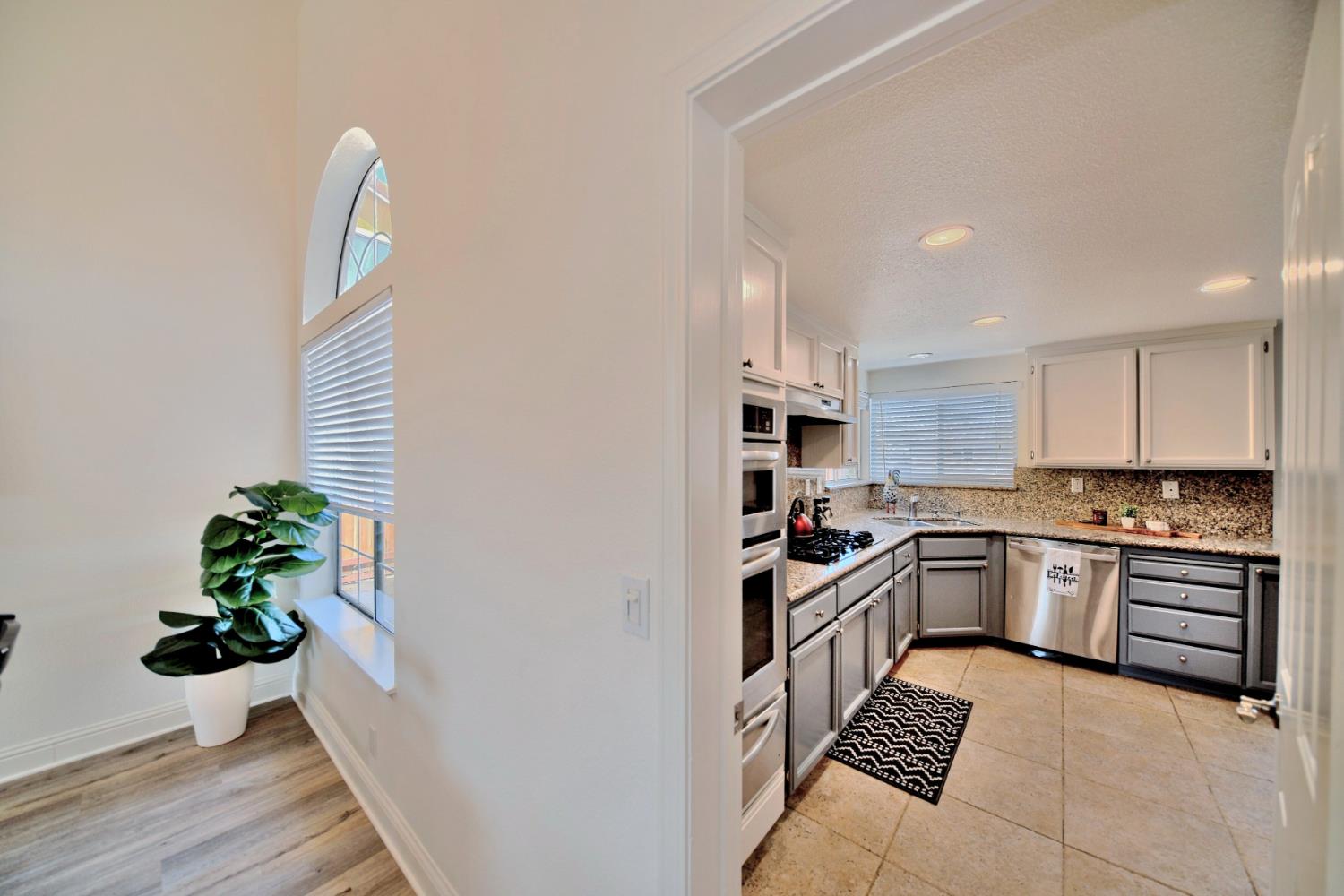 Detail Gallery Image 14 of 79 For 1841 Summertime Dr, Tracy,  CA 95376 - 5 Beds | 3 Baths