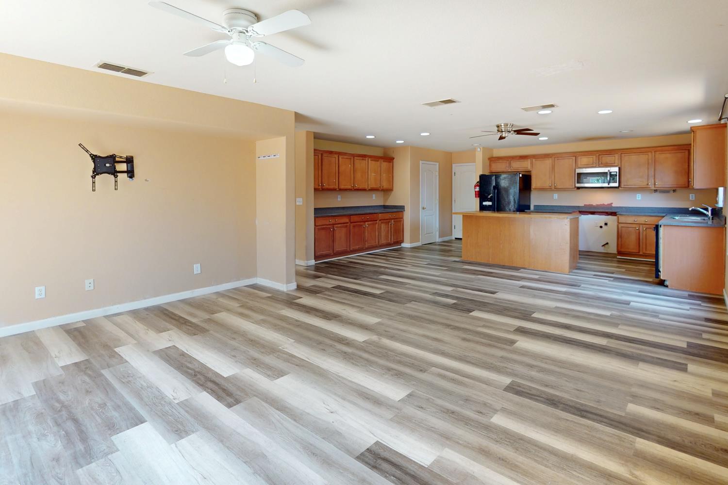 Detail Gallery Image 10 of 52 For 3266 Baker Way, Live Oak,  CA 95953 - 6 Beds | 3 Baths