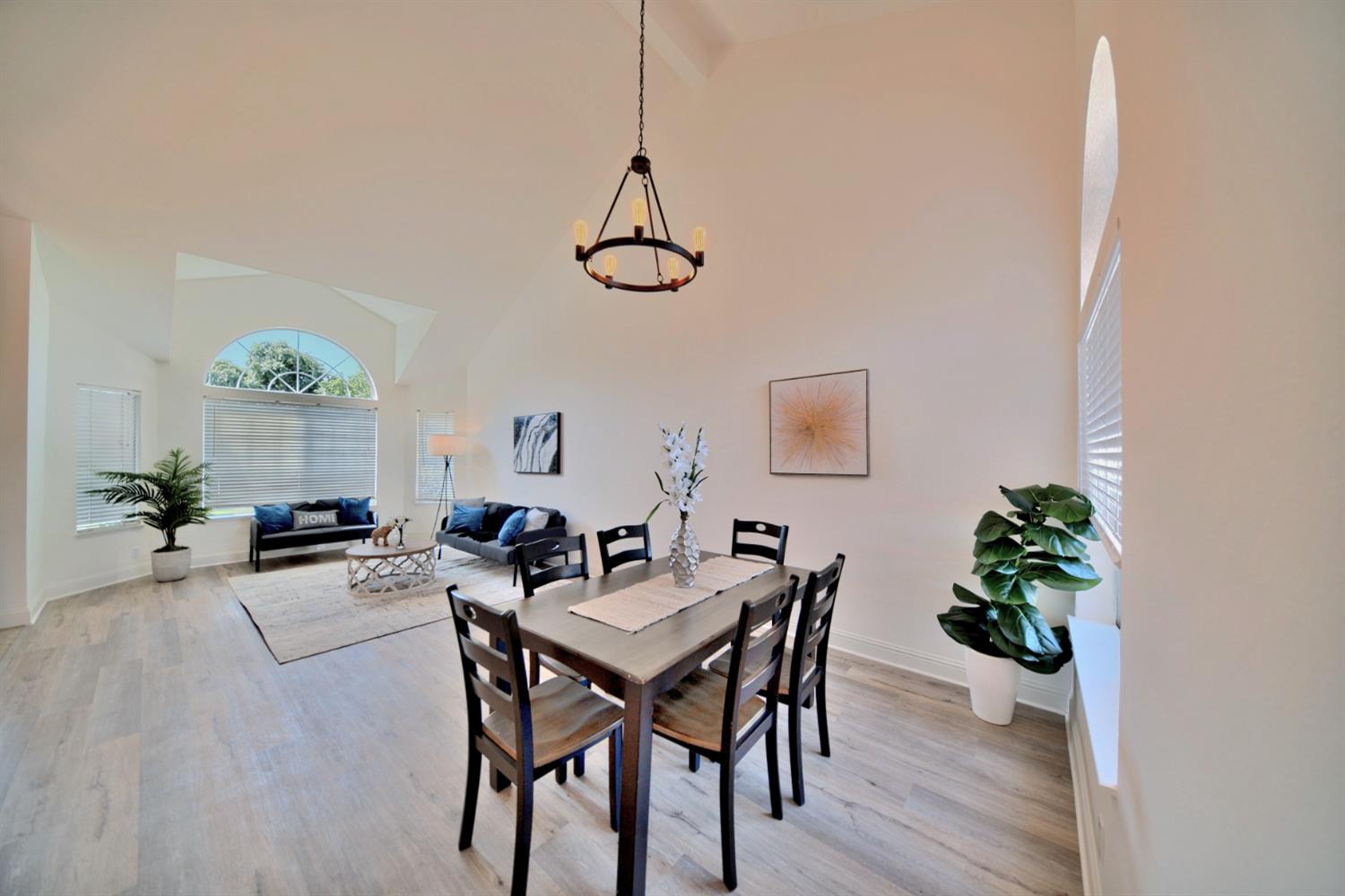Detail Gallery Image 8 of 79 For 1841 Summertime Dr, Tracy,  CA 95376 - 5 Beds | 3 Baths