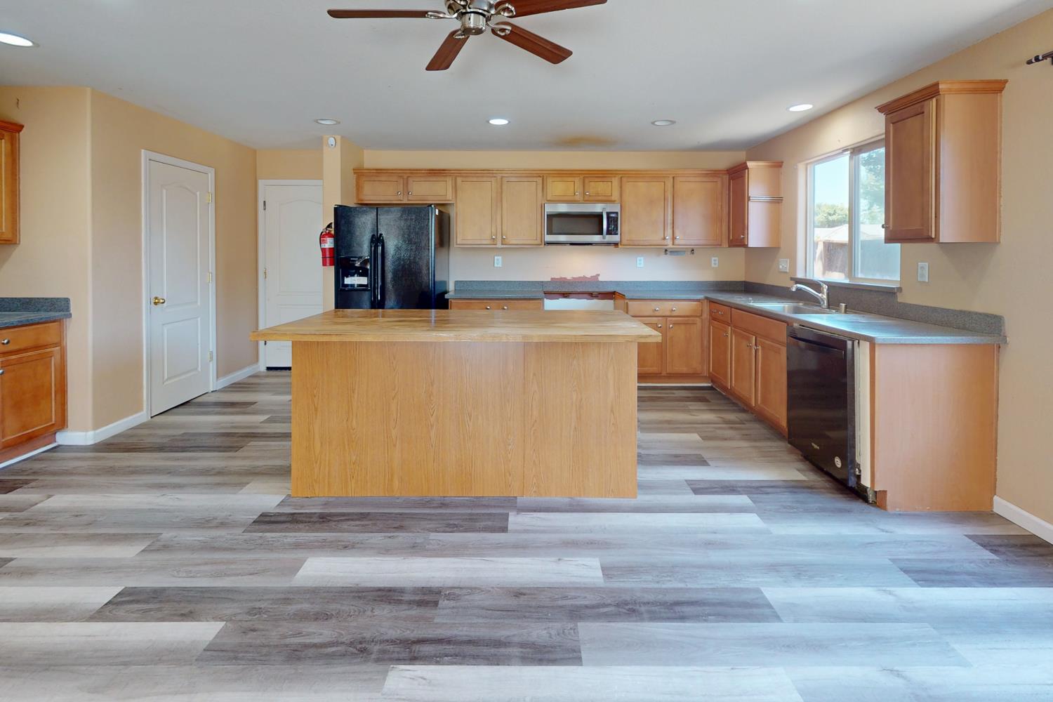 Detail Gallery Image 6 of 52 For 3266 Baker Way, Live Oak,  CA 95953 - 6 Beds | 3 Baths