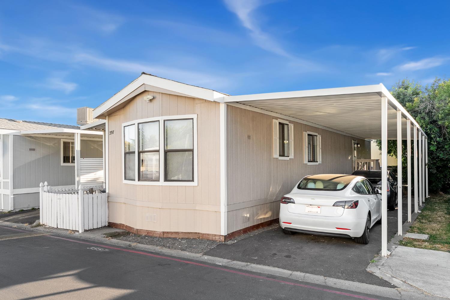 Detail Gallery Image 2 of 16 For 3557 Mobile Way, Sacramento,  CA 95834 - 2 Beds | 1 Baths