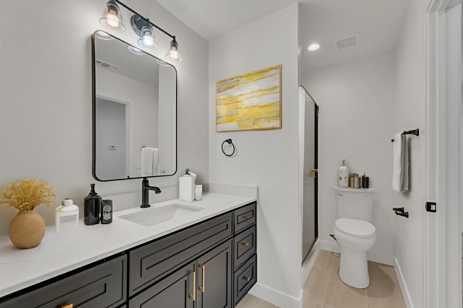 Detail Gallery Image 8 of 30 For 7313 Sunsilver Ln, Sacramento,  CA 95828 - 3 Beds | 2 Baths