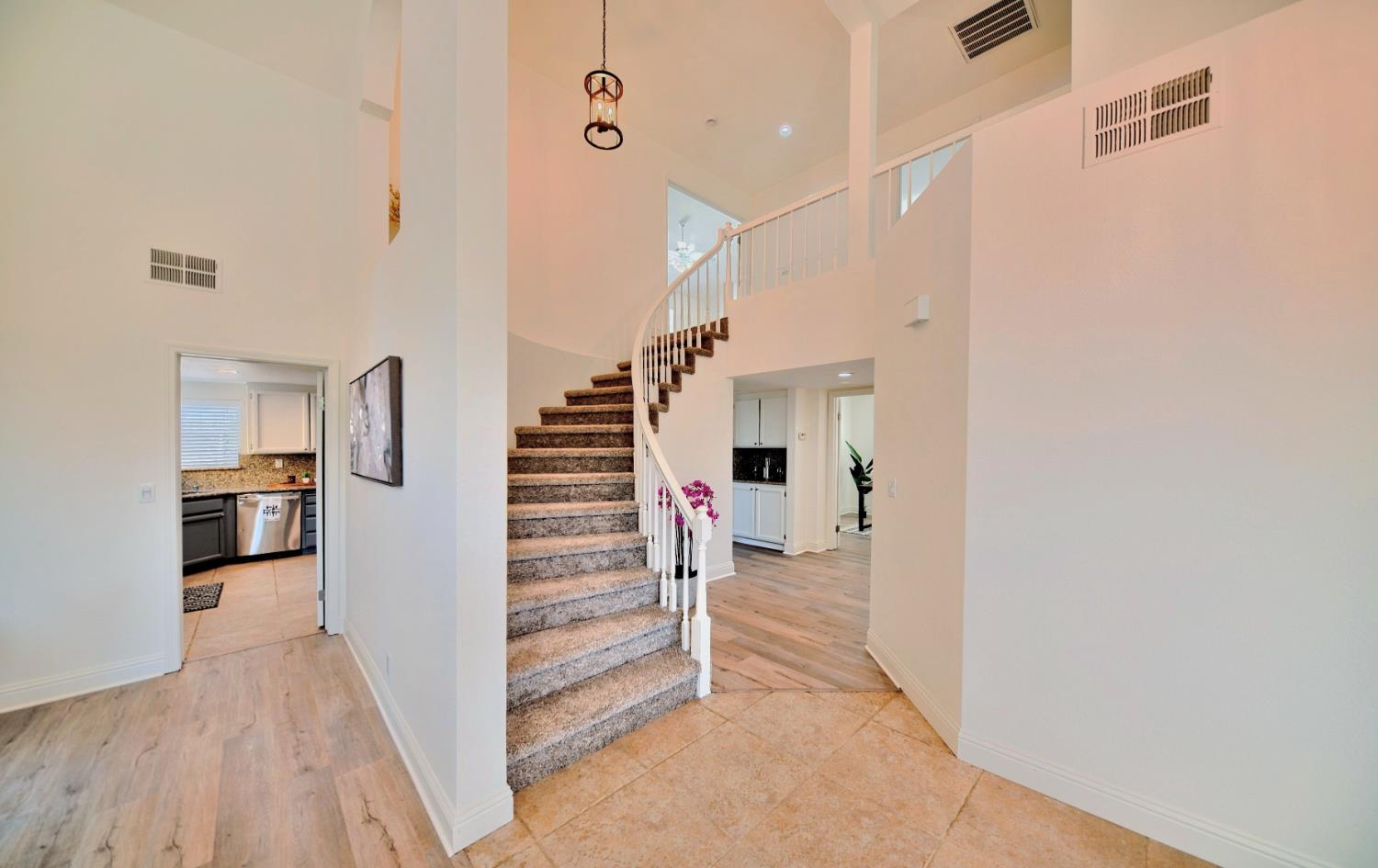 Detail Gallery Image 11 of 79 For 1841 Summertime Dr, Tracy,  CA 95376 - 5 Beds | 3 Baths