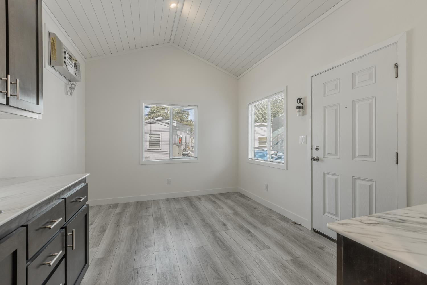 Detail Gallery Image 3 of 14 For 5878 Garlic Farms Dr 132, Gilroy,  CA 95020 - 1 Beds | 1 Baths