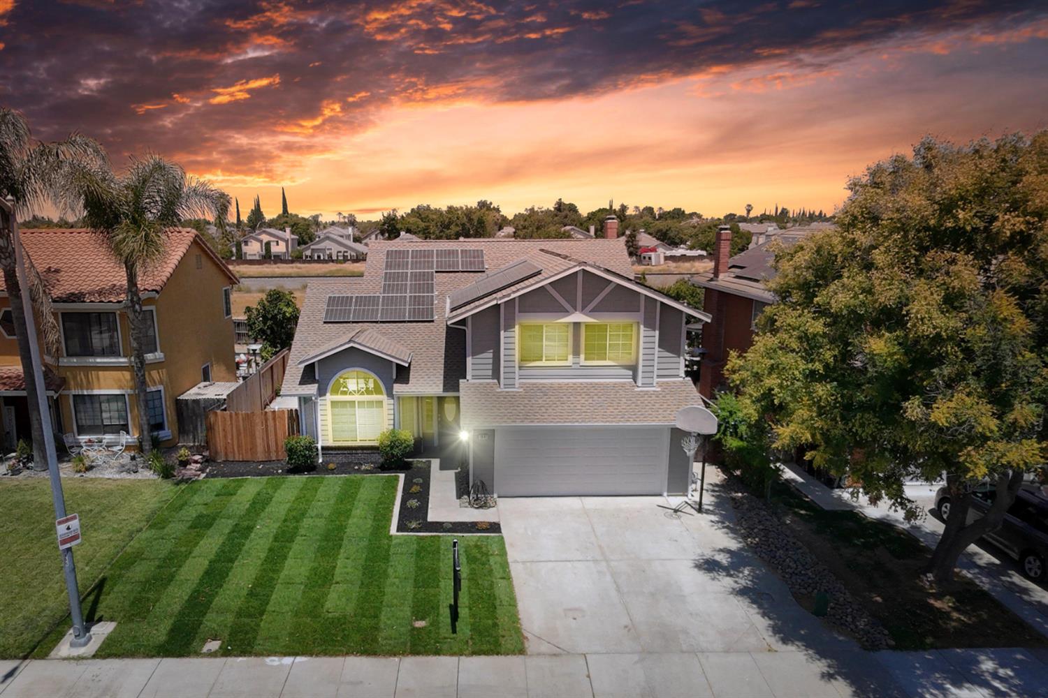 Detail Gallery Image 2 of 79 For 1841 Summertime Dr, Tracy,  CA 95376 - 5 Beds | 3 Baths