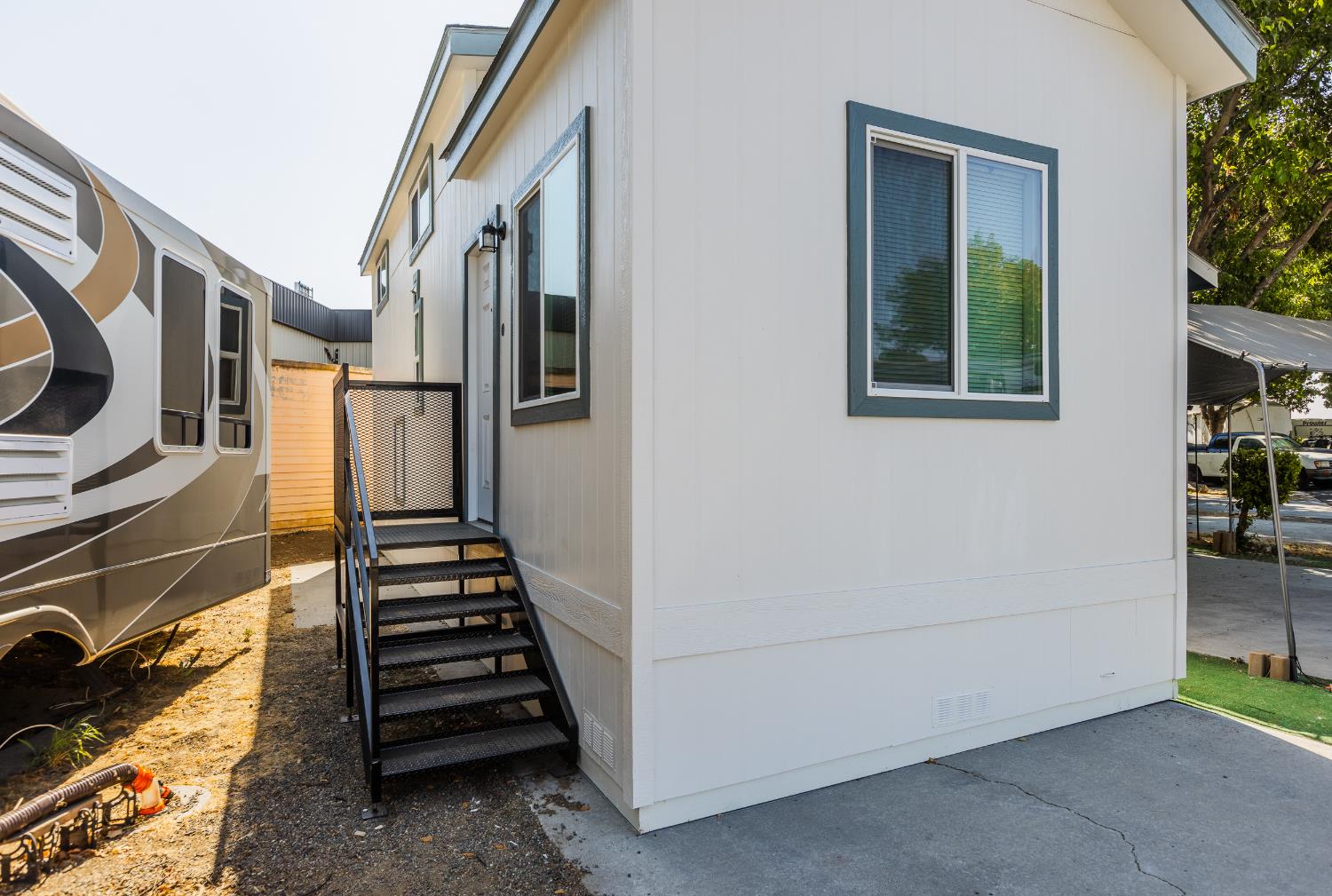 Detail Gallery Image 1 of 14 For 5878 Garlic Farms Dr 132, Gilroy,  CA 95020 - 1 Beds | 1 Baths