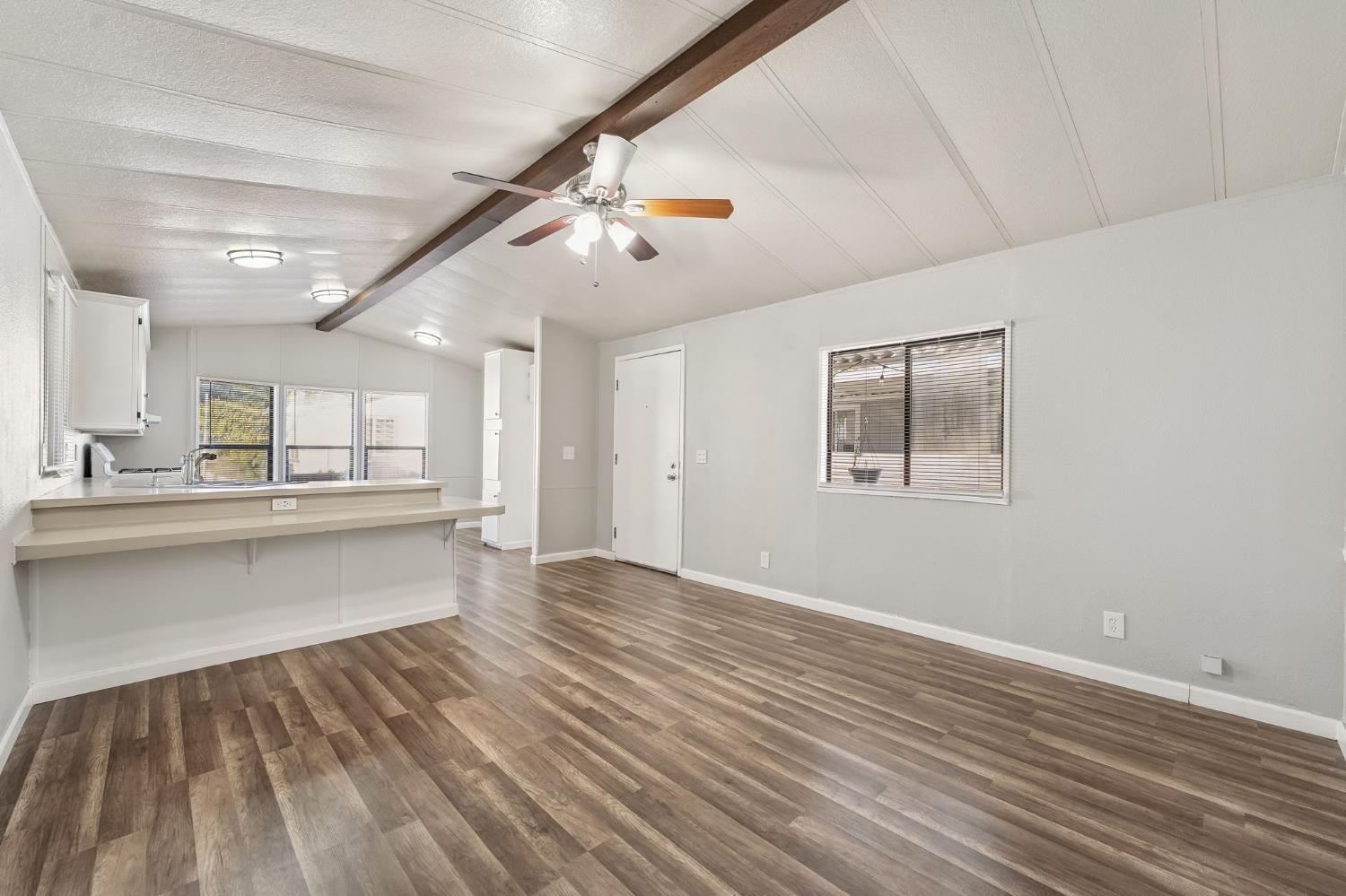 Detail Gallery Image 4 of 16 For 3557 Mobile Way, Sacramento,  CA 95834 - 2 Beds | 1 Baths