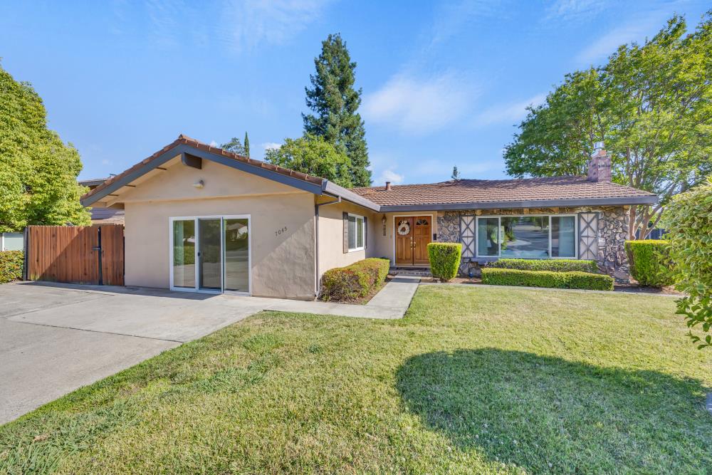 Detail Gallery Image 1 of 4 For 7045 Woodmore Oaks Dr, Orangevale,  CA 95662 - 4 Beds | 2 Baths