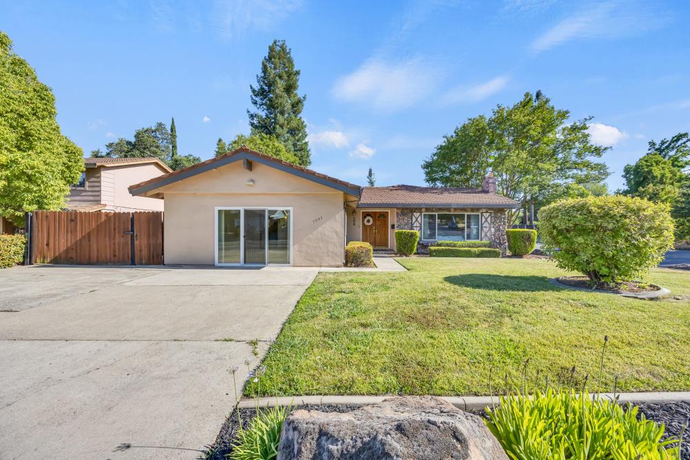 Detail Gallery Image 3 of 4 For 7045 Woodmore Oaks Dr, Orangevale,  CA 95662 - 4 Beds | 2 Baths