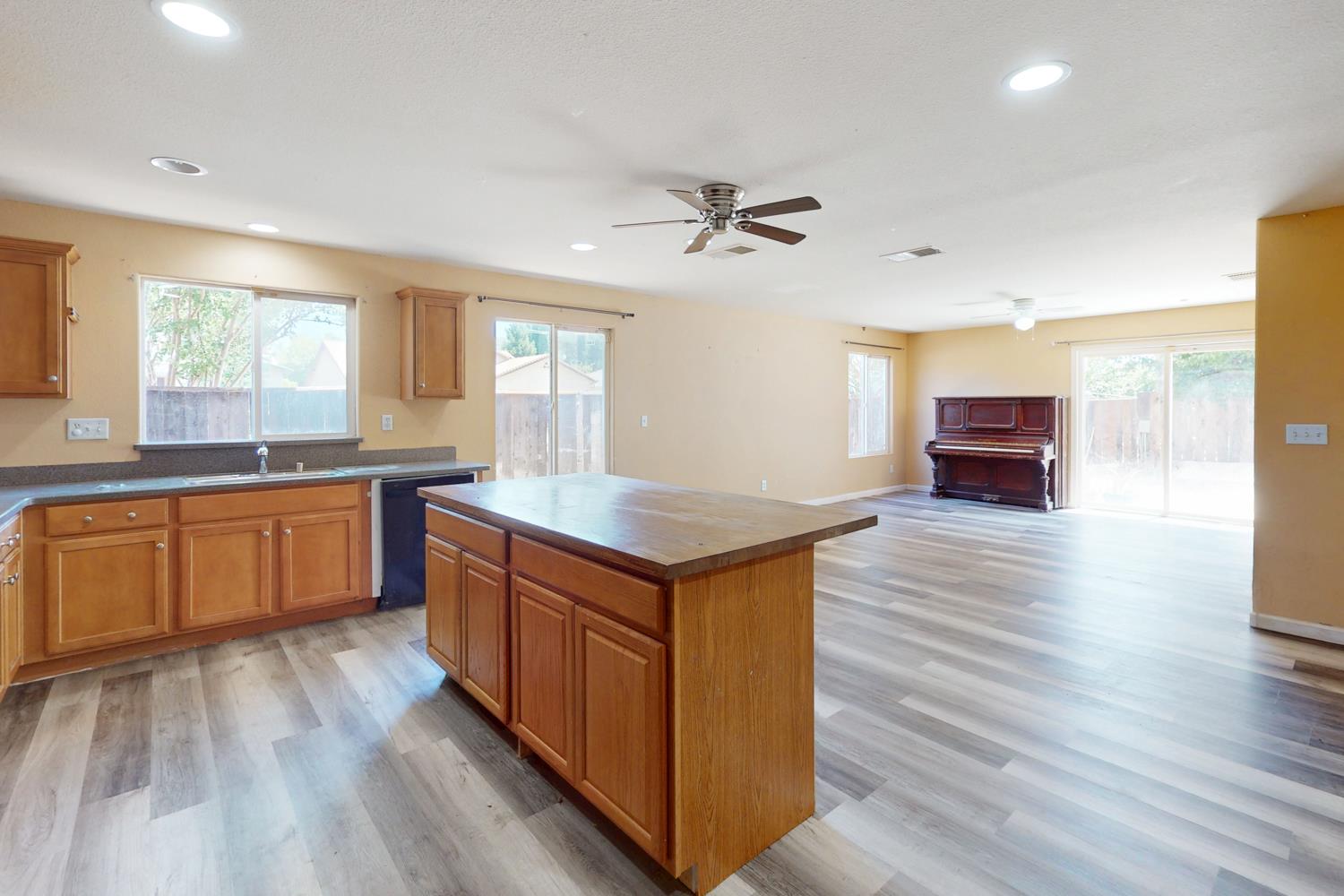 Detail Gallery Image 15 of 52 For 3266 Baker Way, Live Oak,  CA 95953 - 6 Beds | 3 Baths