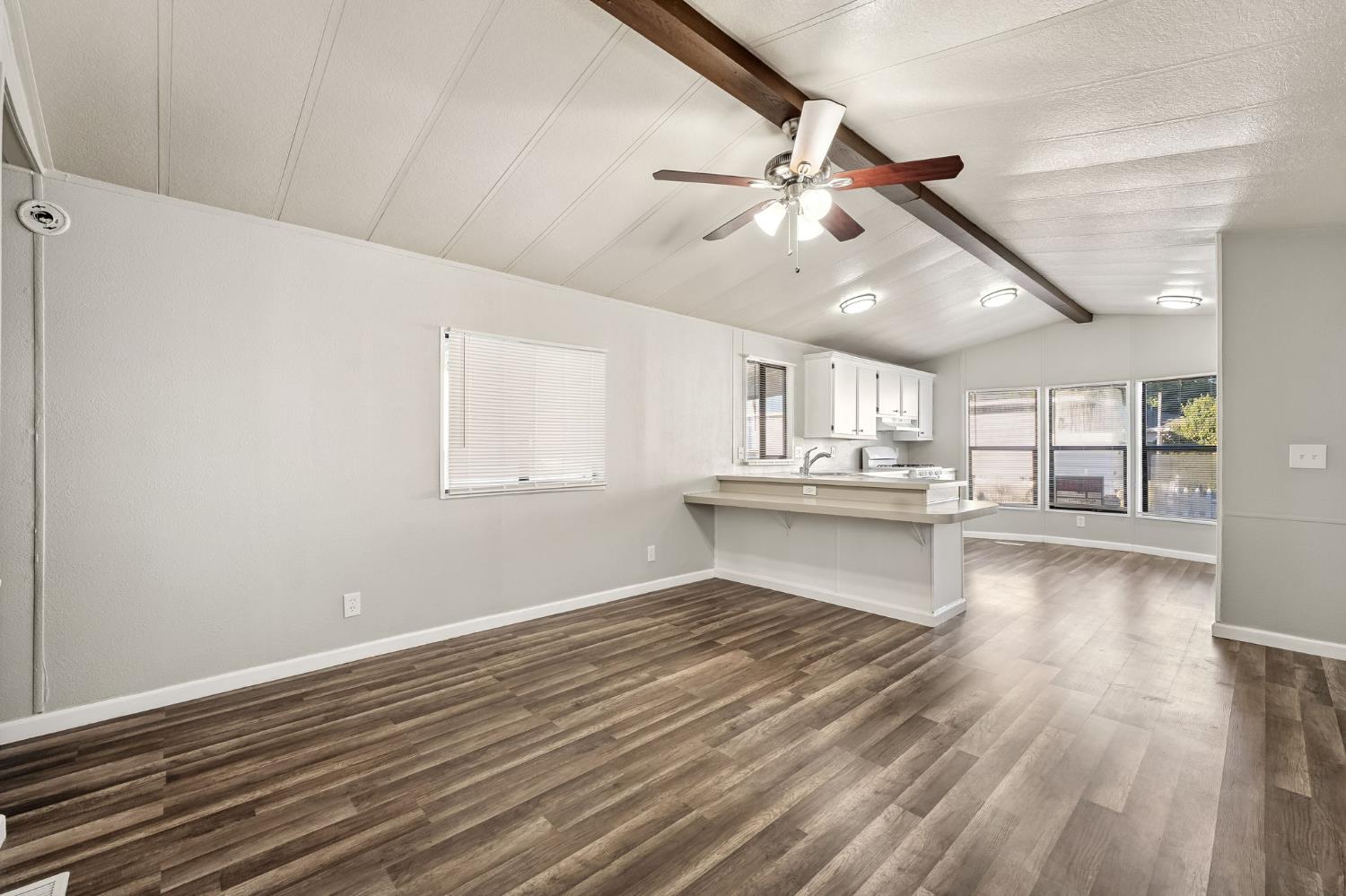 Detail Gallery Image 5 of 16 For 3557 Mobile Way, Sacramento,  CA 95834 - 2 Beds | 1 Baths
