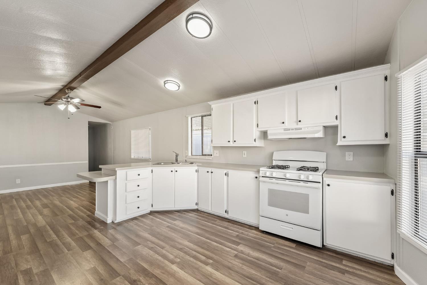 Detail Gallery Image 7 of 16 For 3557 Mobile Way, Sacramento,  CA 95834 - 2 Beds | 1 Baths