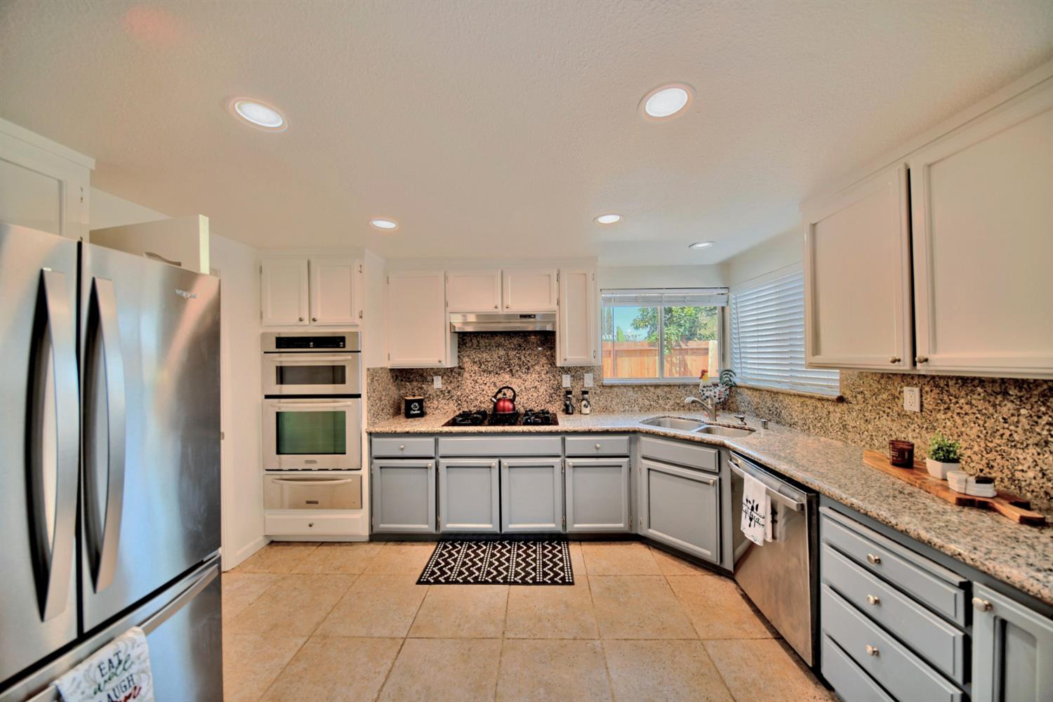 Detail Gallery Image 16 of 79 For 1841 Summertime Dr, Tracy,  CA 95376 - 5 Beds | 3 Baths