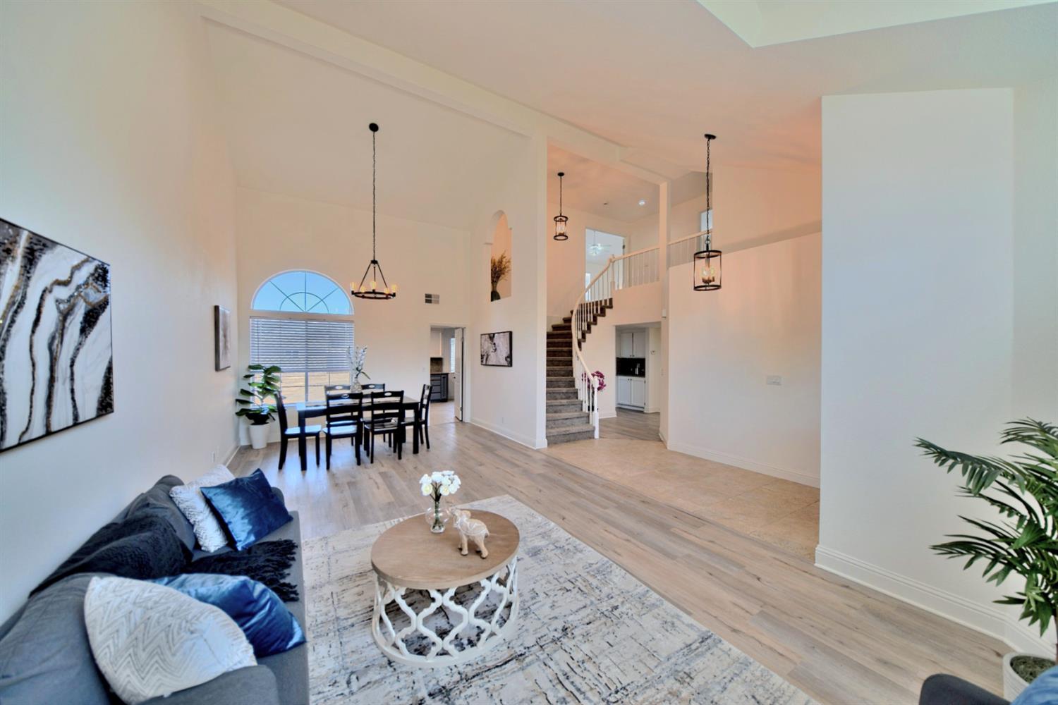 Detail Gallery Image 10 of 79 For 1841 Summertime Dr, Tracy,  CA 95376 - 5 Beds | 3 Baths