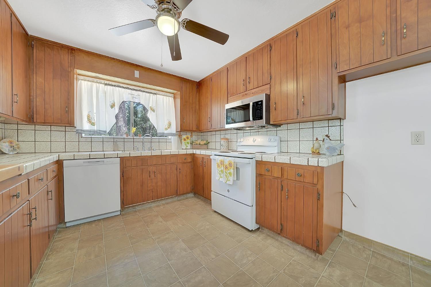Detail Gallery Image 8 of 72 For 148 Sandy Gulch Ln, West Point,  CA 95255 - 4 Beds | 2 Baths