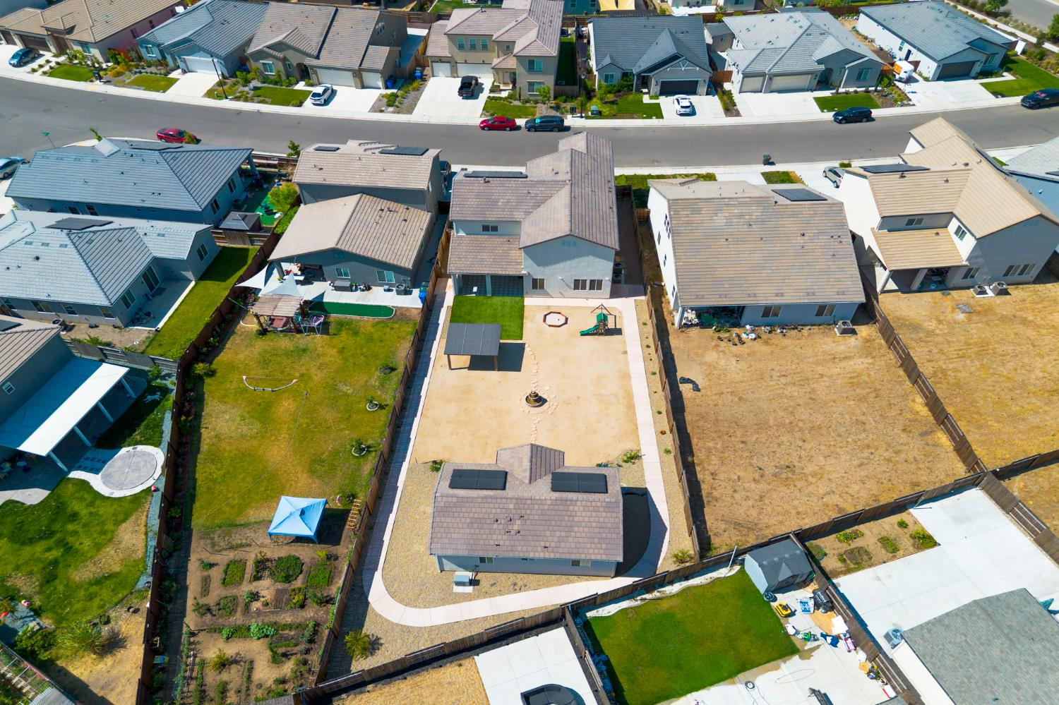 Detail Gallery Image 68 of 73 For 2328 Paramount Ln, Manteca,  CA 95337 - 4 Beds | 3/1 Baths