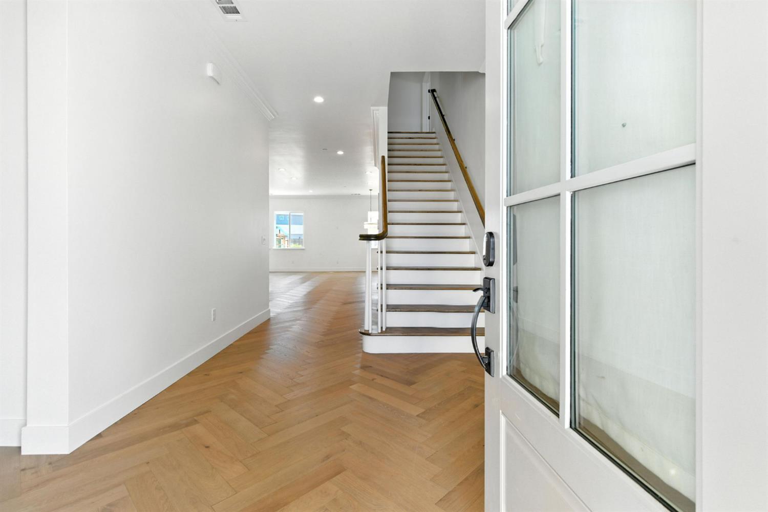 Detail Gallery Image 6 of 73 For 2328 Paramount Ln, Manteca,  CA 95337 - 4 Beds | 3/1 Baths