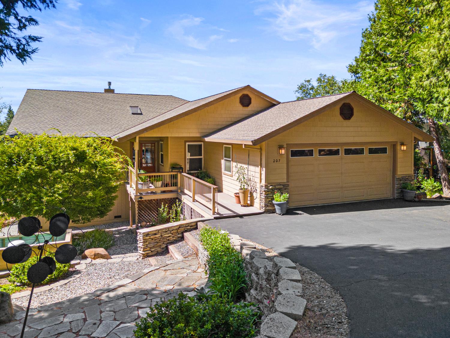 Detail Gallery Image 3 of 74 For 207 Snowberry Ct, Murphys,  CA 95247 - 4 Beds | 3 Baths