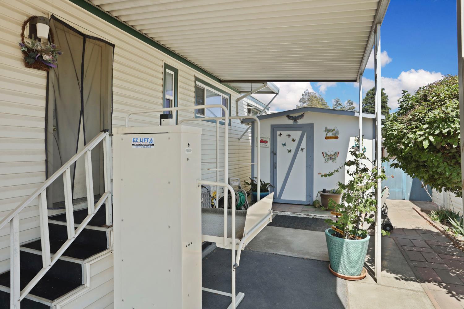 Detail Gallery Image 4 of 31 For 1830 E East Yosemite, Manteca,  CA 95336 - 3 Beds | 2 Baths