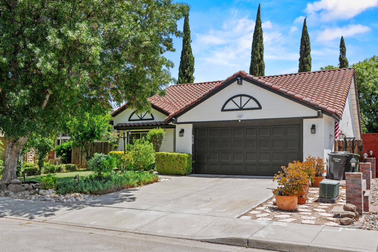 Detail Gallery Image 3 of 42 For 550 Fawn Glen Dr, Tracy,  CA 95376 - 3 Beds | 2 Baths