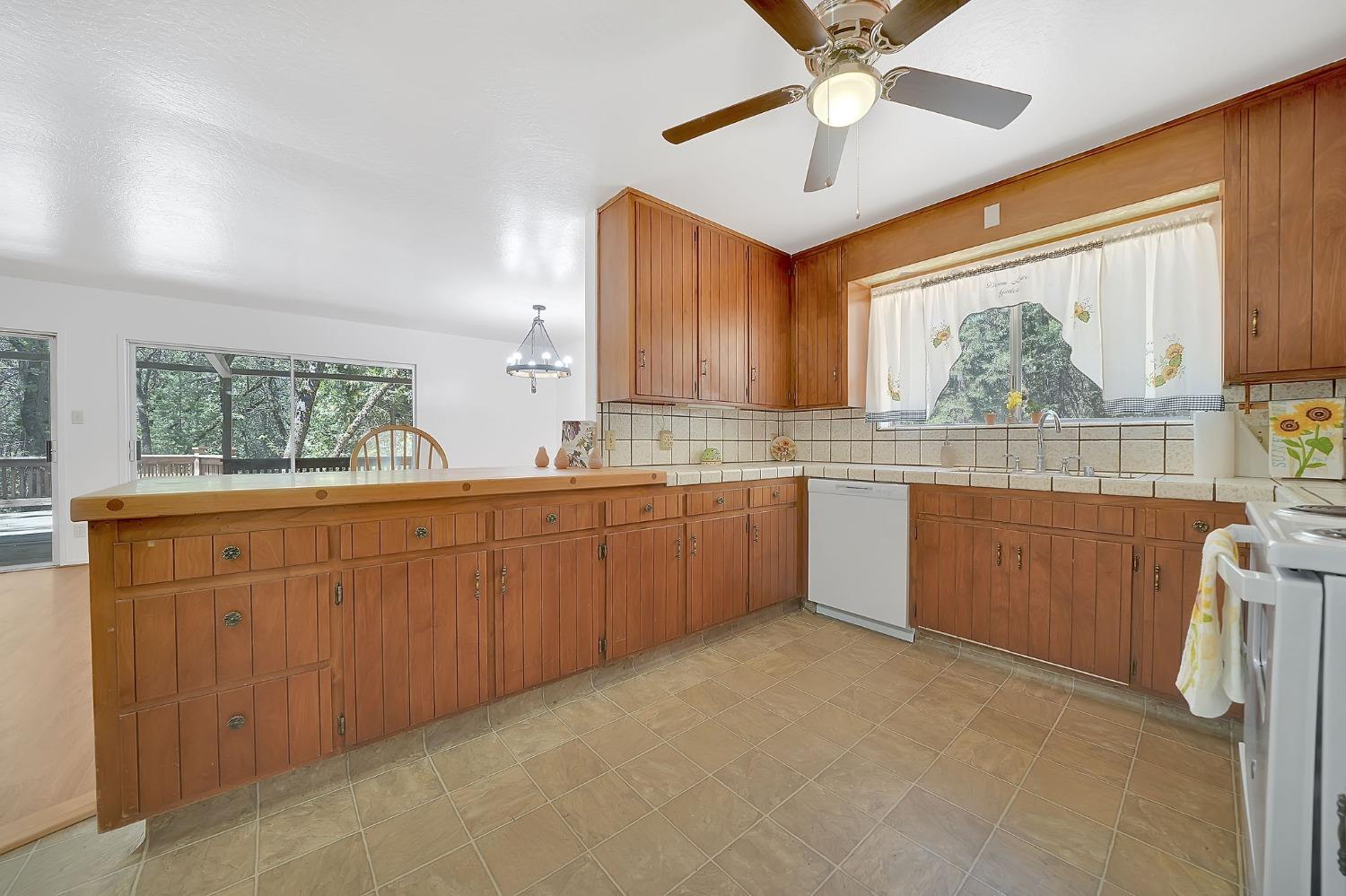 Detail Gallery Image 9 of 72 For 148 Sandy Gulch Ln, West Point,  CA 95255 - 4 Beds | 2 Baths