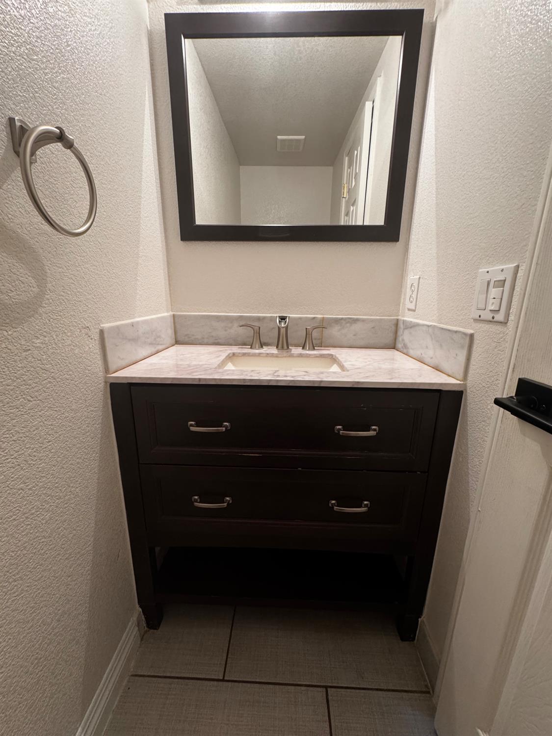 Detail Gallery Image 6 of 6 For 8284 Oakbark Ct, Elk Grove,  CA 95758 - 4 Beds | 2/1 Baths