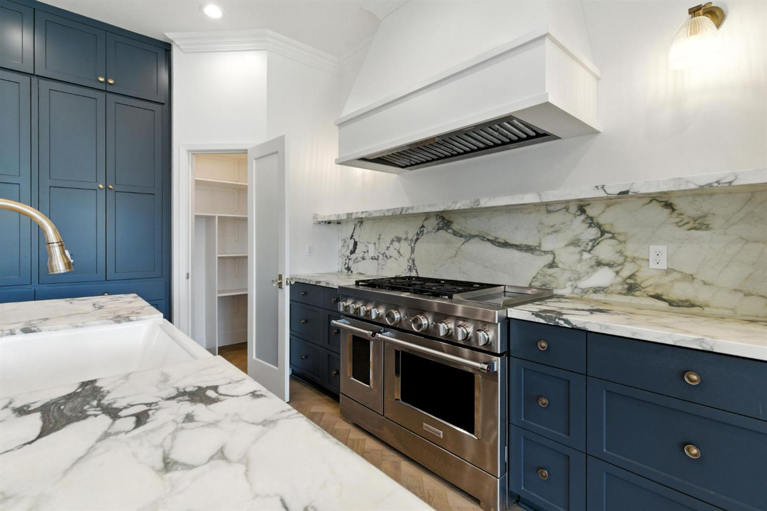 Detail Gallery Image 15 of 73 For 2328 Paramount Ln, Manteca,  CA 95337 - 4 Beds | 3/1 Baths