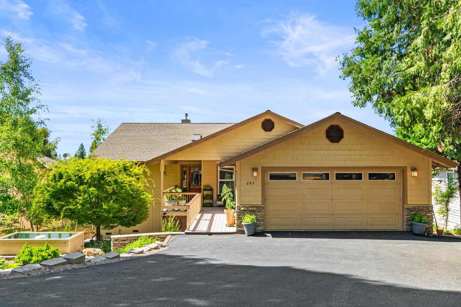 Detail Gallery Image 4 of 74 For 207 Snowberry Ct, Murphys,  CA 95247 - 4 Beds | 3 Baths
