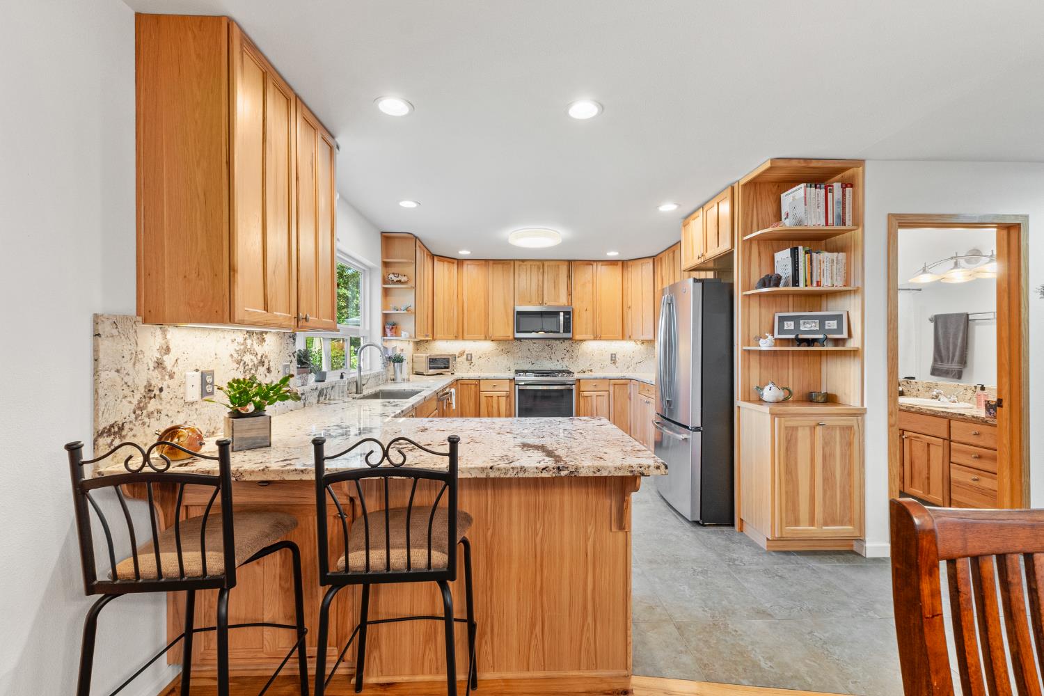 Detail Gallery Image 21 of 74 For 207 Snowberry Ct, Murphys,  CA 95247 - 4 Beds | 3 Baths